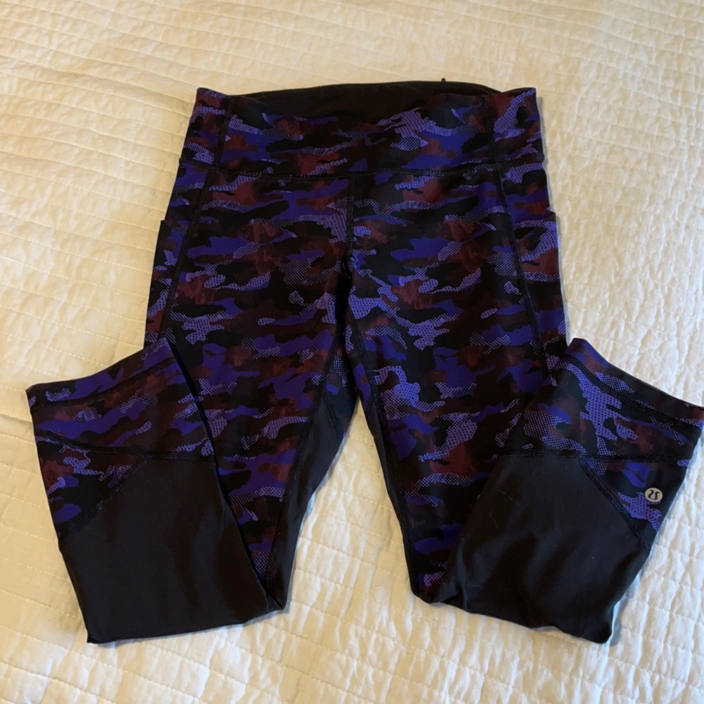 Lululemon crop leggings.